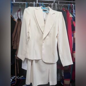 2 pc beautiful dress The jacket and dress has a little smudge read description